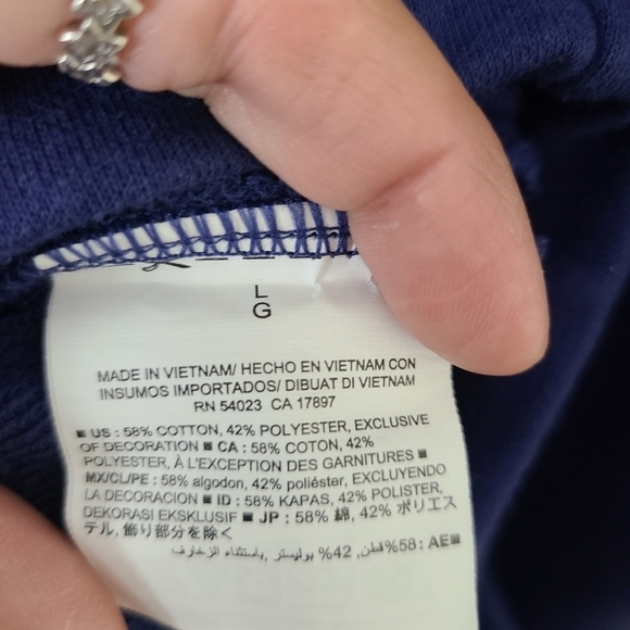 ⭐️40% Off⭐️ Old Navy Crewneck Love is L'Amour Sweatshirt - Picture 7 of 7